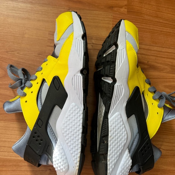 Nike - Picture 4 of 7